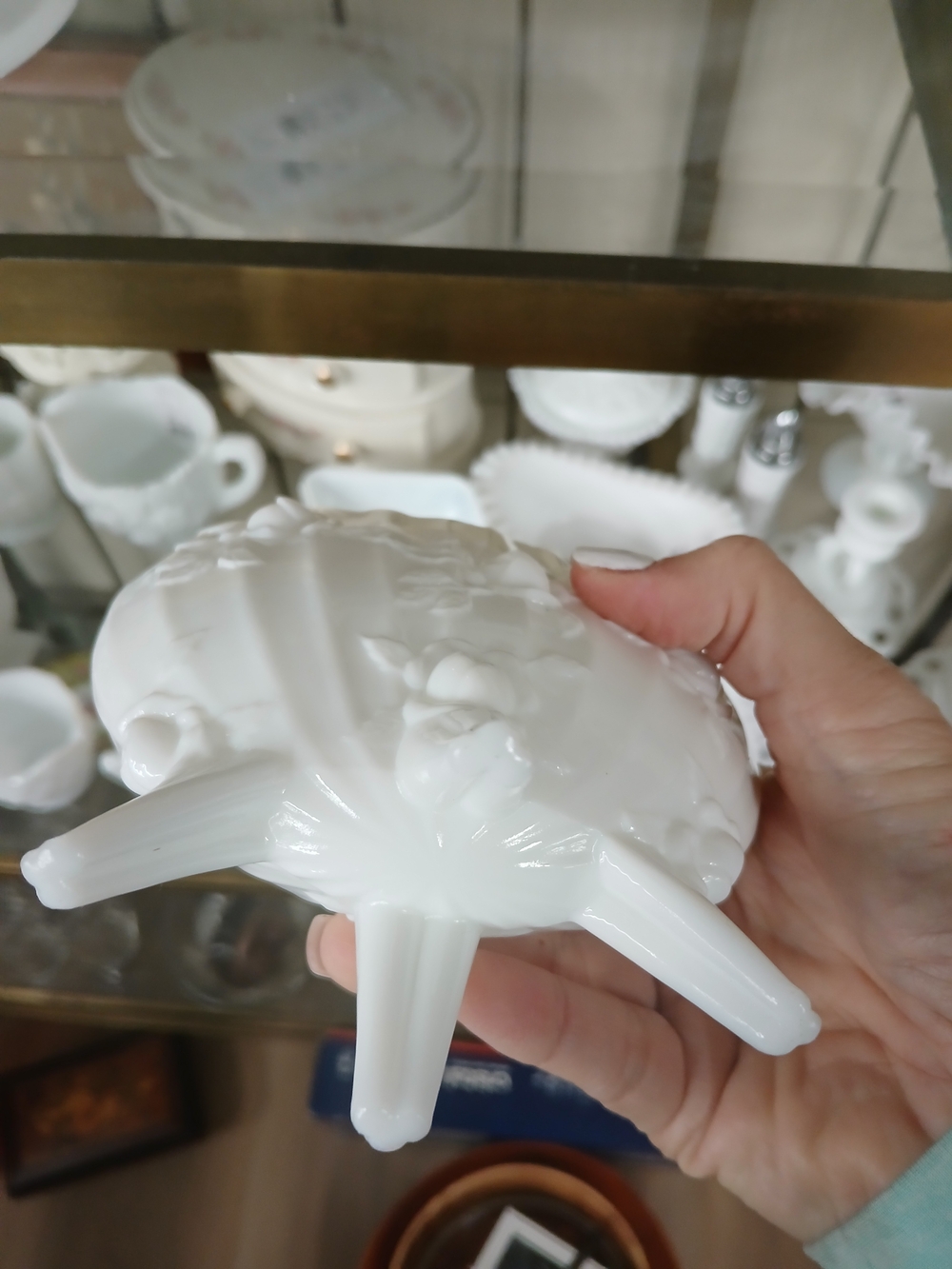 RARE - Vintage Fenton Cabbage Rose Oval Milk Glass Vase - Picture 2 of 4